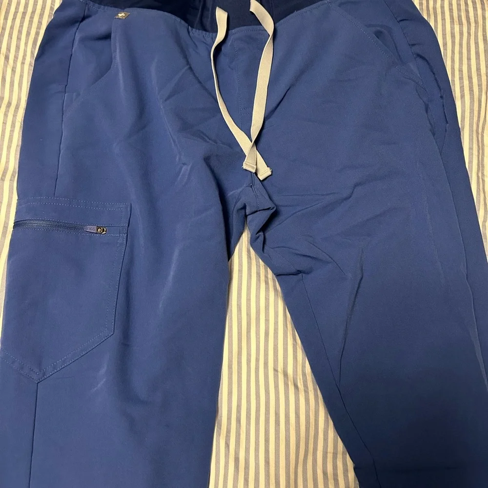 Figs blue set of jogger scrubs - Picture 4 of 6